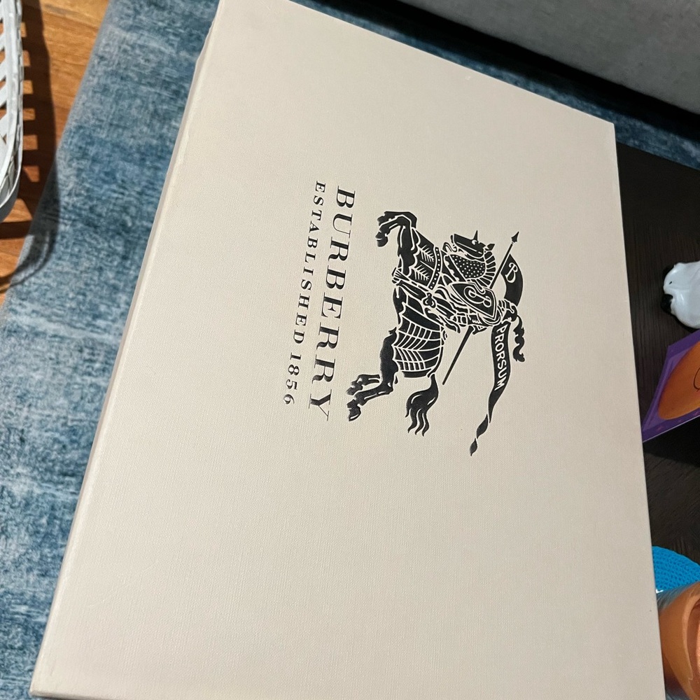 Burberry Rainboots - Picture 4 of 5
